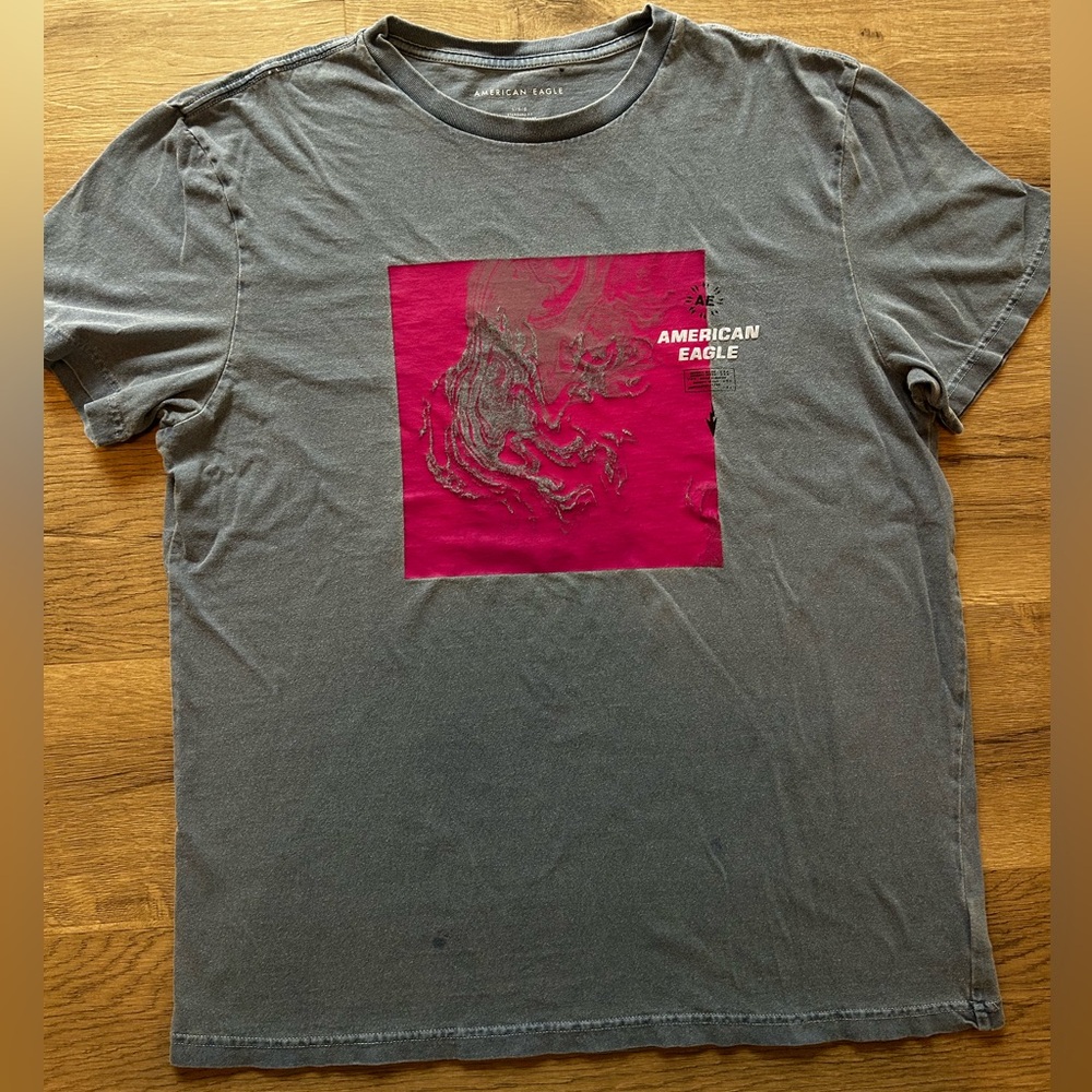 American Eagle Medium Blue and Pink Design shirt